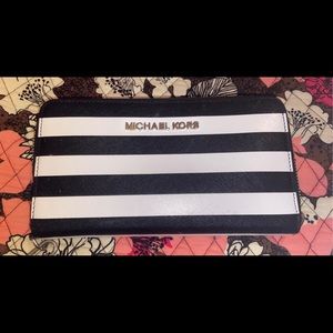 GUC Michael Kors wristlet